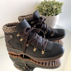 MERRELL EVENTYR BLUFF WATERPROOF MID BOOT SHOE